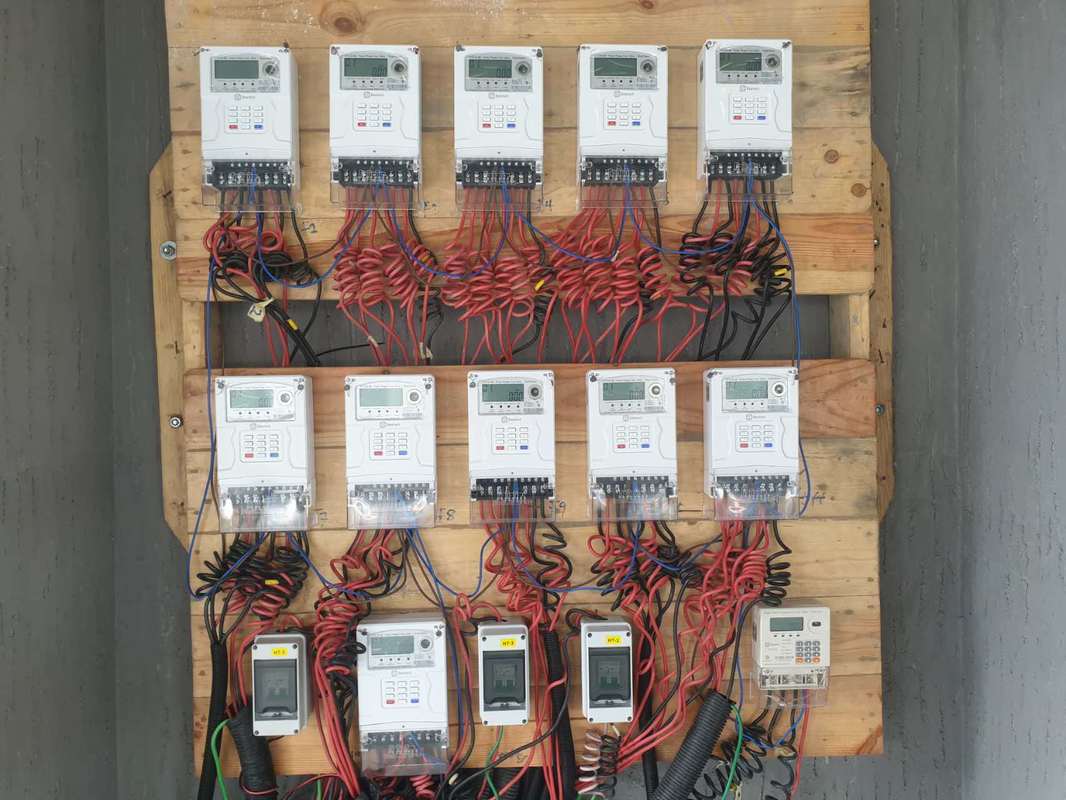 STS Token three-phase keypad-type prepaid electricity meter with remote control and recharge